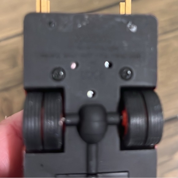 Hallmark 2005 Chevy vintage fire truck ornament - Picture 6 of 8